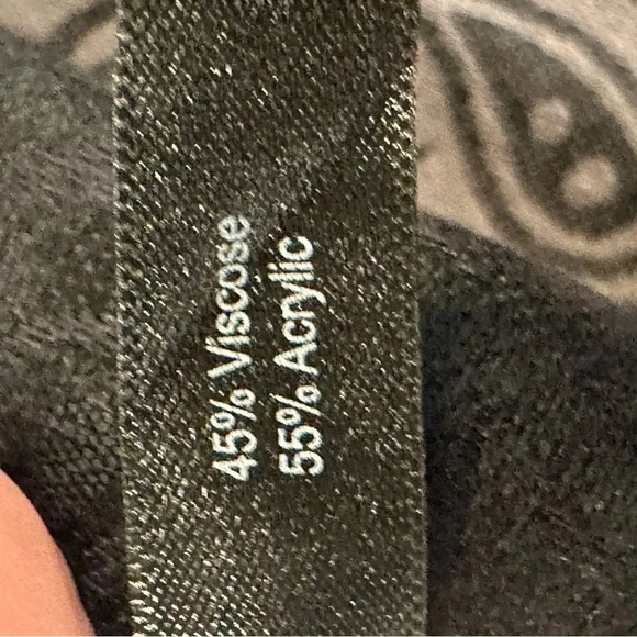 Goldline GmbH Fringed Raw Edge Lightweight Paisley Print German Scarf - Picture 5 of 7